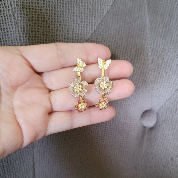 Eye👁 Candy🍭 Los Angeles🏙 Sparkley Floral💐 Ear👂Jacket Earrings - Picture 14 of 15